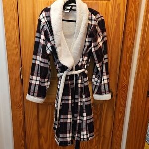 Jockey Black and White Fleece Robe